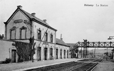 Halanzy-int g + passerelle.jpg